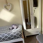 게스트하우스 The Ashton Gate Mews 브리스틀
