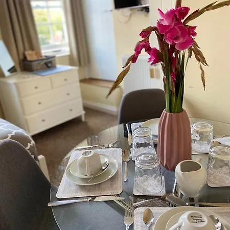 Гостевой дом The Ashton Gate Mews Бристоль