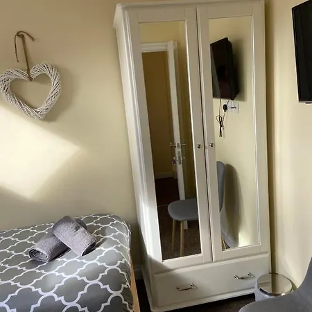 The Ashton Gate Mews بيت ضيافة